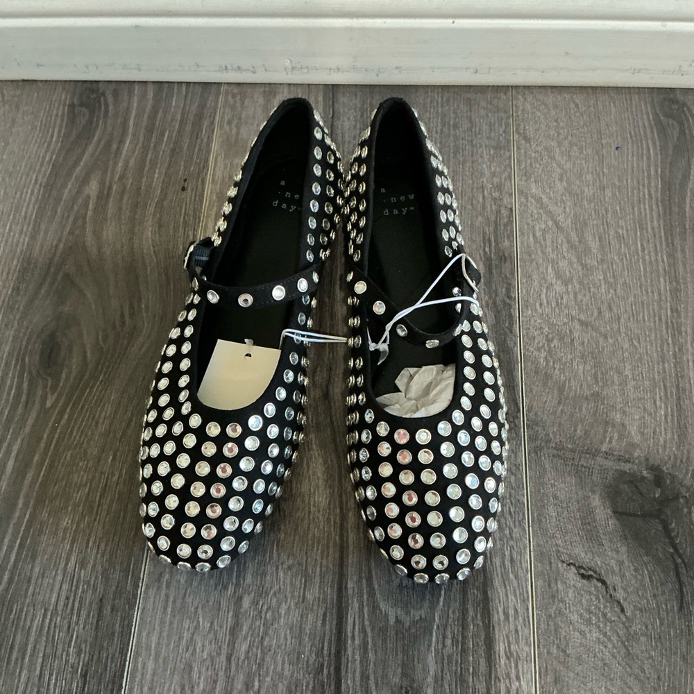 Women’s  Issa Rhinestone Ballet Flat. - Picture 12 of 14